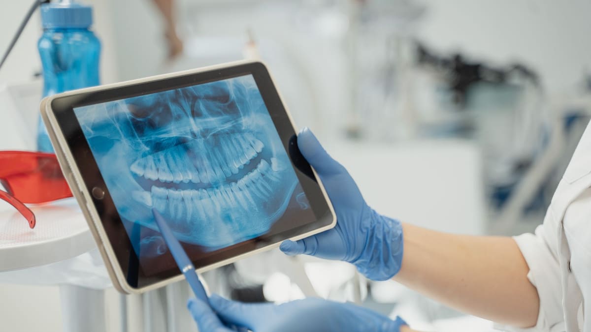 Diş Kliniği İçin Yapay Zeka: Hastayla İlk Konuşan Artık Kim?