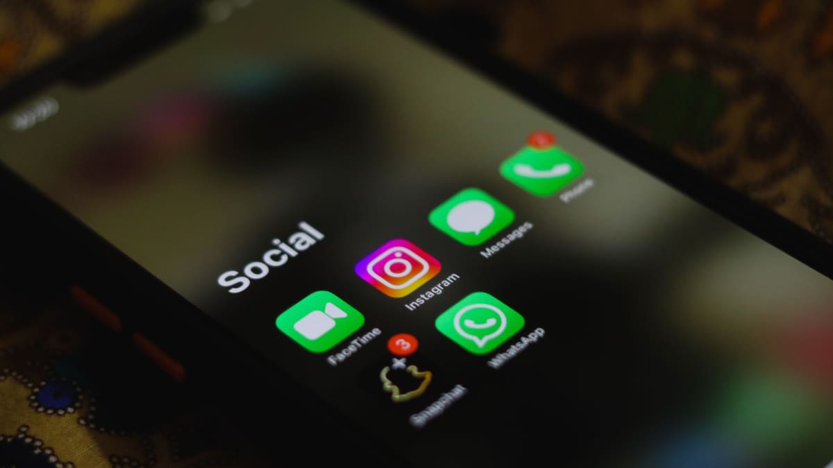 Instagram mı TikTok mu? Klinik İçin Hangisi, Ne Zaman?
