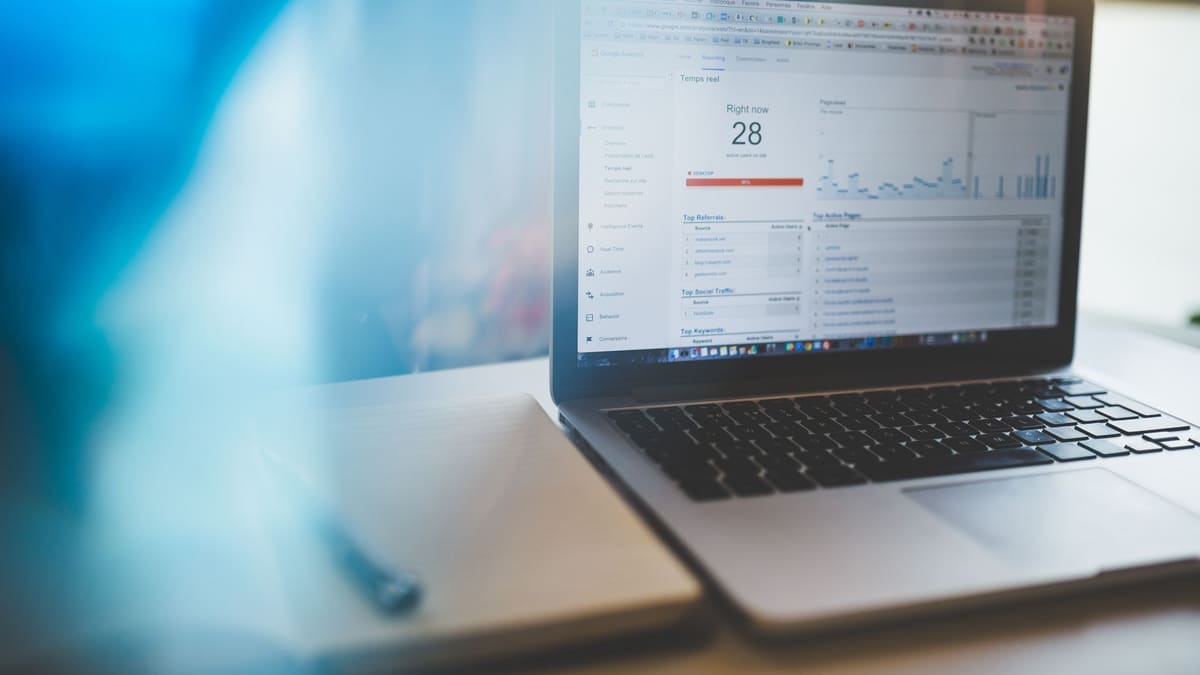 Klinik CRM Nedir? Hasta Takibini Excel'den Kurtarmak
